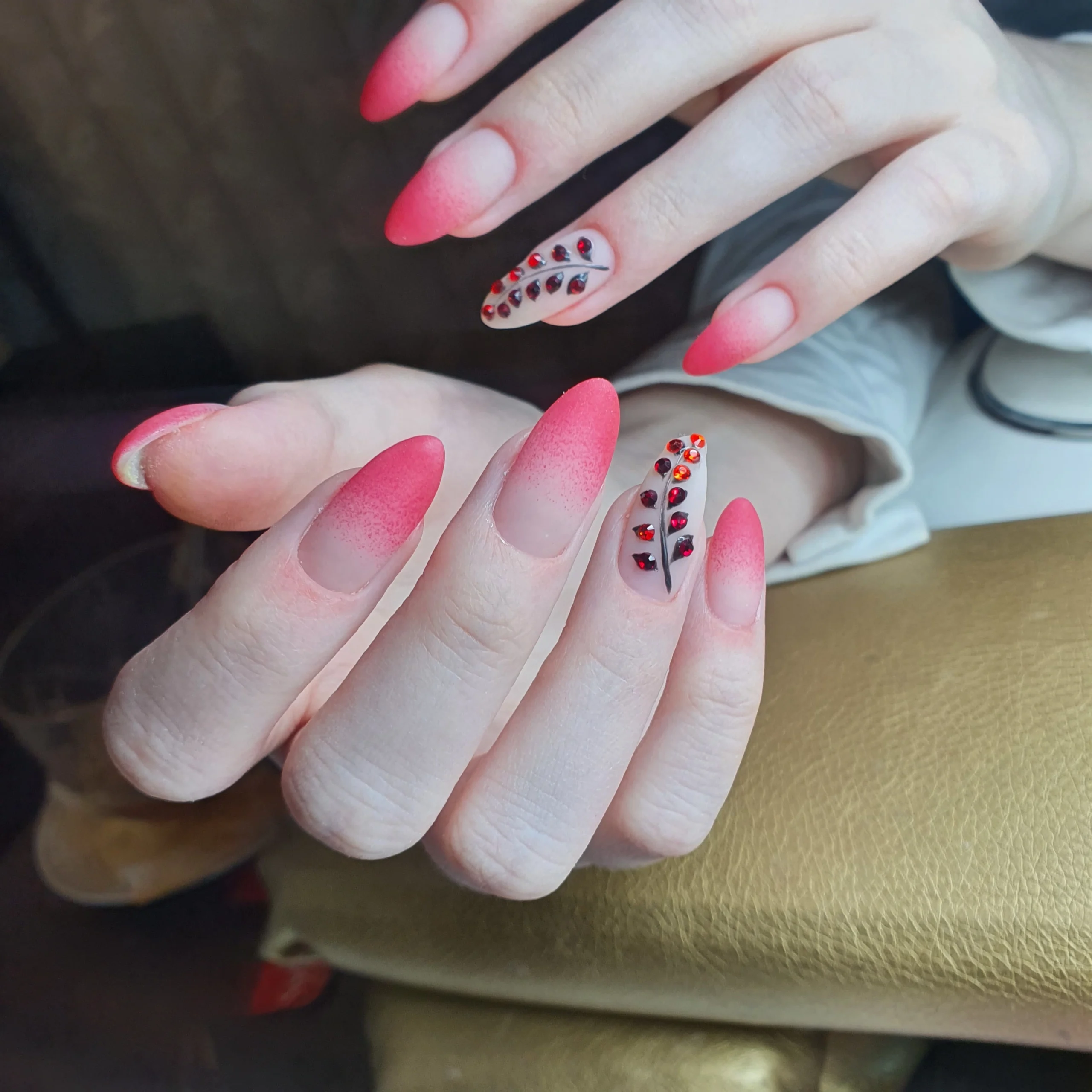 Дизайн огонь на ногтях