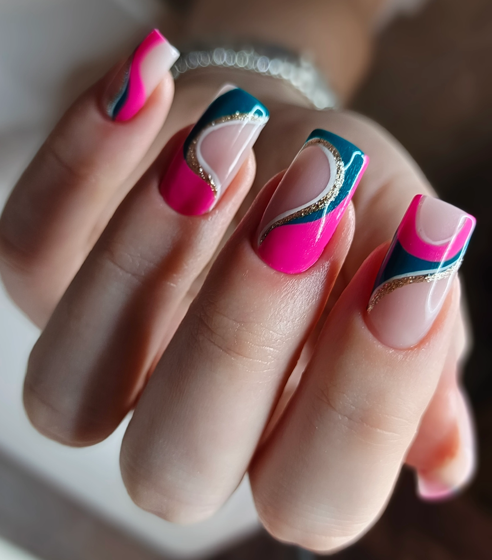 Яркий радужный дизайн ногтей