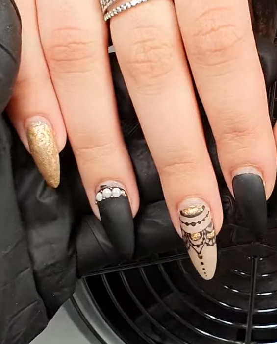 Стойкость маникюра